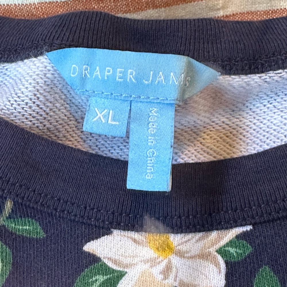 Draper James Womens Floral Navy Magnolia Sweatshirt - Picture 3 of 4